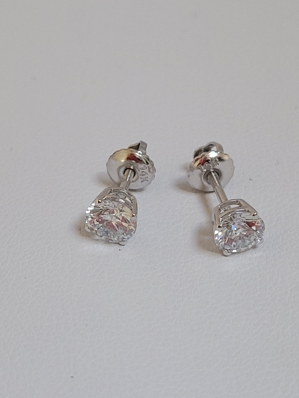 14k Solid White Gold Diamond Studs, 1 Carat Total, Screwbacks.